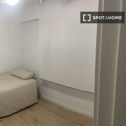 Rent this 3 bed room on Alacant Terminal in Avinguda de Salamanca / Avenida de Salamanca, 03003 Alicante