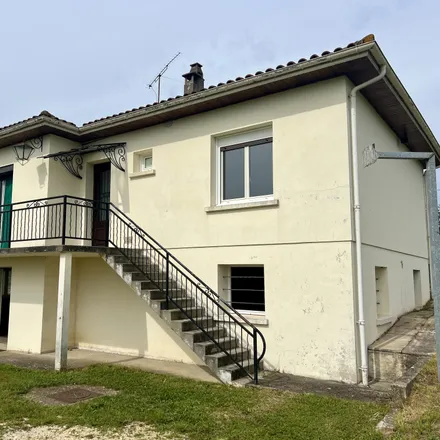 Buy this 2 bed house on 1 Place du Château in 47500 Fumel, France