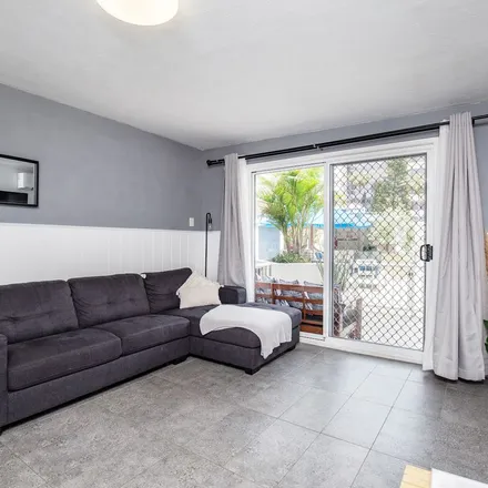 Image 5 - Raffles Royale, Ferny Avenue, Surfers Paradise QLD 4217, Australia - Apartment for rent