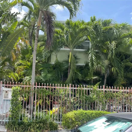 Buy this studio condo on 1540 Euclid Avenue in Miami Beach, FL 33139