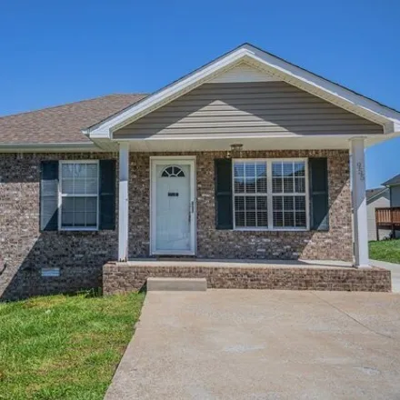 Rent this 3 bed house on 913 Russet Drive in Clarksville, TN 37040