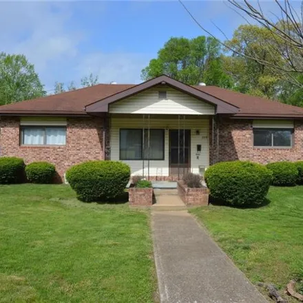 Buy this 2 bed house on 305 3rd Street in Farmington, MO 63640