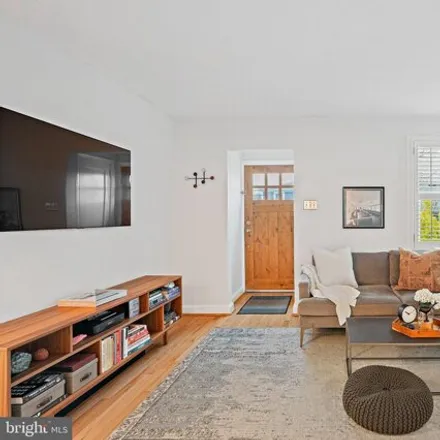 Image 4 - 2113 South Randolph Street, Arlington, VA 22204, USA - House for sale