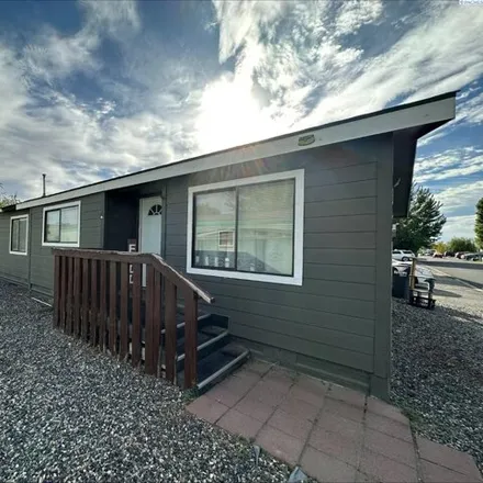 Buy this studio apartment on 6471 James Street in West Richland, WA 99353