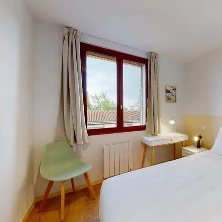 Rent this studio room on 17 Rue des Îles in 31500 Toulouse, France