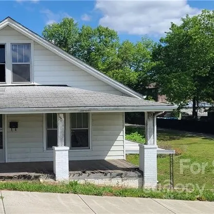 Buy this 3 bed house on 207 West Pine Street in Lincolnton, NC 28092