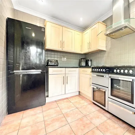 Image 5 - Holmsdale Grove, London, DA7 6NY, United Kingdom - House for rent