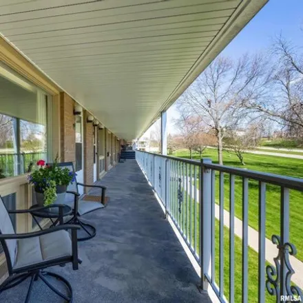 Image 2 - Kimberly Road, Pleasant Valley Township, Bettendorf, IA 61299, USA - Condo for sale