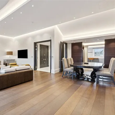 Rent this 4 bed apartment on 105-106 Lancaster Gate in London, W2 3LG