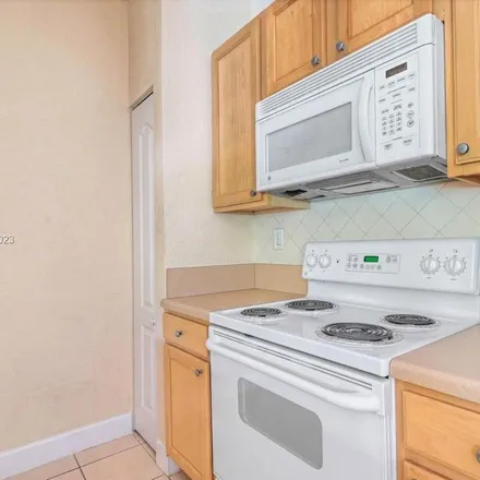 Image 1 - 6001 Southwest 70th Street, South Miami, FL 33143, USA - Apartment for rent