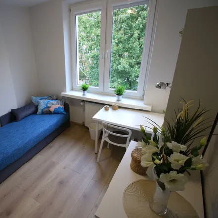 Rent this 3 bed room on Wierzbowa 4 in 90-228 Łódź, Poland