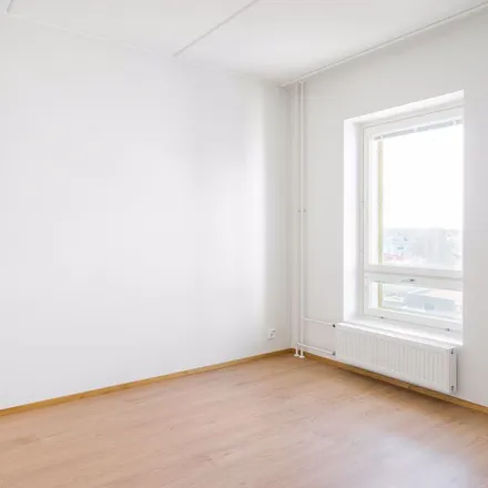 Rent this 3 bed apartment on Keinulaudantie 3 in 00940 Helsinki, Finland