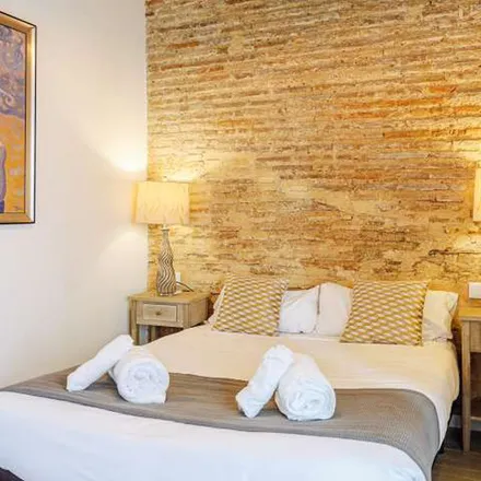 Rent this 2 bed apartment on 156 Cuba in Carrer de Puerto Rico, 46006 Valencia