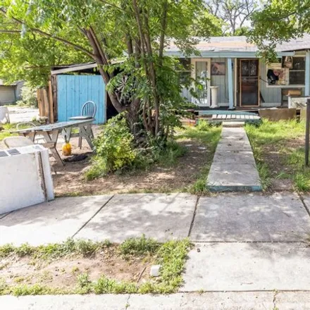 Buy this 3 bed house on 198 East Baylor Street in San Antonio, TX 78204