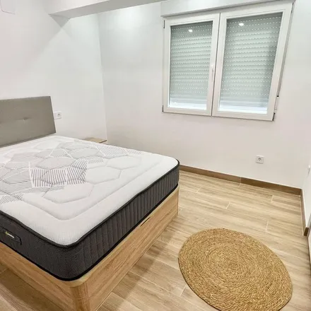 Rent this 4 bed apartment on Zona Alta in Carrer de Magí Morera, 31