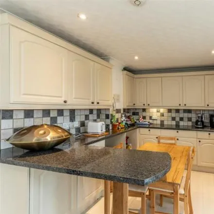 Image 4 - 12 Lee Close, Patchway, BS34 5EH, United Kingdom - Duplex for sale