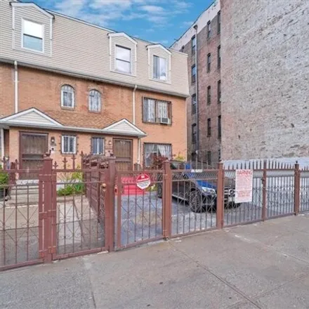 Image 3 - 2359 Valentine Avenue, New York, NY 10458, USA - Duplex for sale