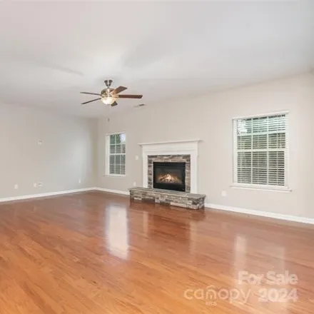 Image 4 - 1127 King's Bottom Drive, Fort Mill, SC 29715, USA - House for sale