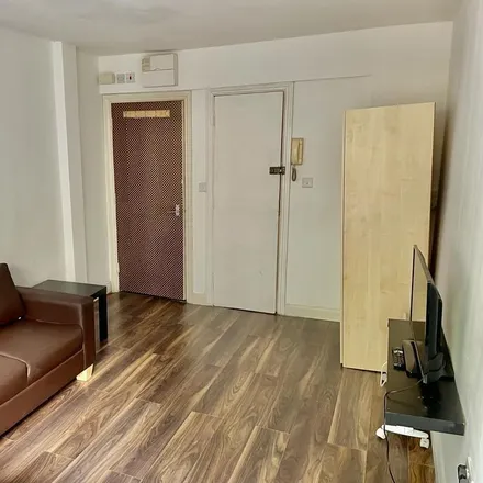 Rent this studio apartment on Emanuel Avenue in London, W3 6NW