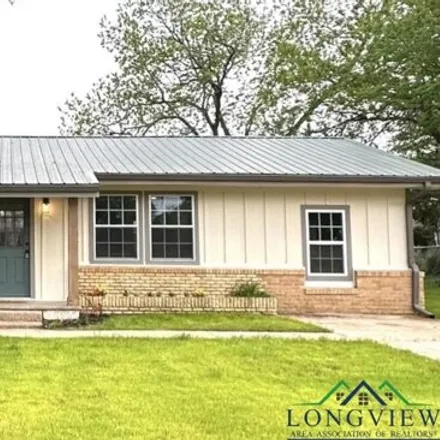 Buy this 3 bed house on 503 W Houston St in Linden, Texas