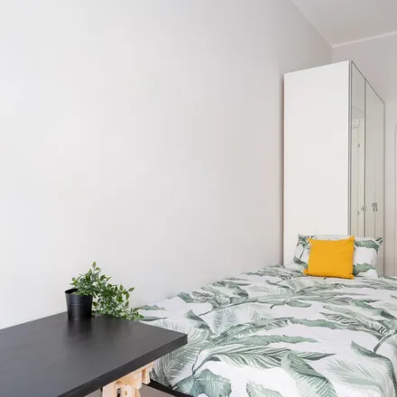 Rent this 3 bed room on Via Cerva in 7, 20122 Milan MI