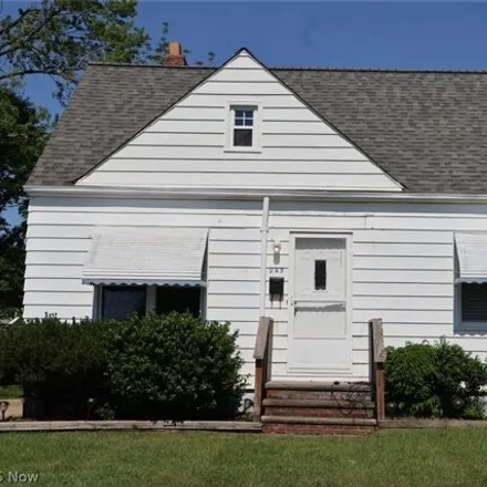 Rent this 3 bed house on 957 East 228th Street in Euclid, OH 44123