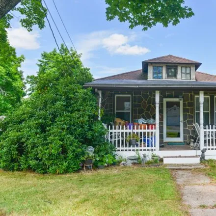 Buy this 2 bed house on 118 Bohemia St in Plainville, Connecticut