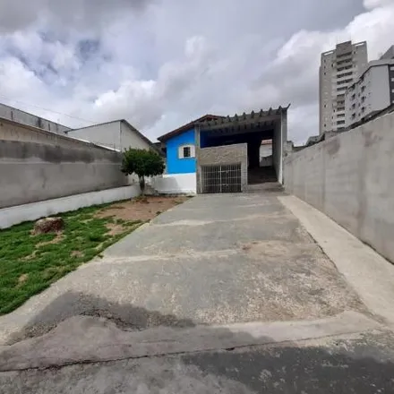 Rent this 4 bed house on Rua João Evangelista Leite in Caixa d'Água, Taubaté - SP