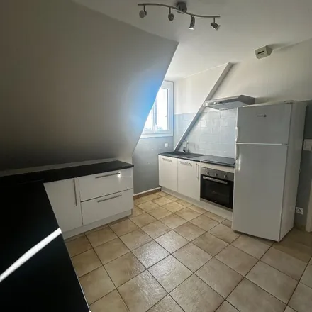 Rent this 1 bed apartment on 27 Cours Jean Jaurès in 03000 Moulins, France
