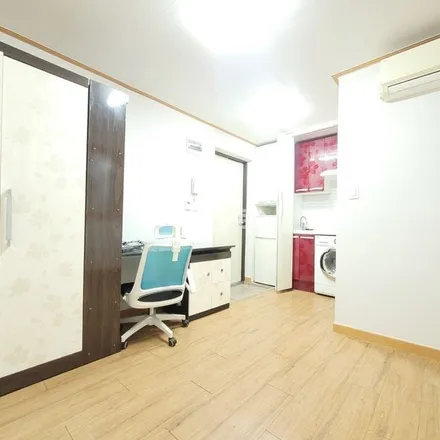 Rent this studio apartment on 서울특별시 광진구 구의동 252-37