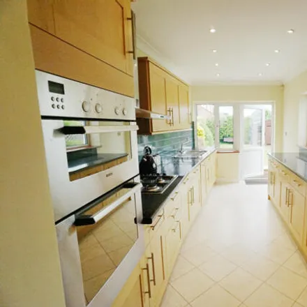 Image 5 - Sherbrook Gardens, Winchmore Hill, London, N21 2NT, United Kingdom - Duplex for rent
