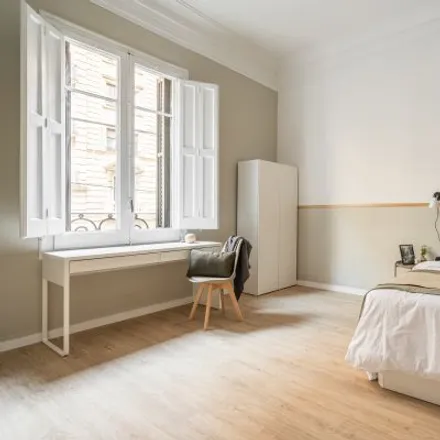 Rent this 3 bed room on Carrer de Balmes in 364, 08006 Barcelona