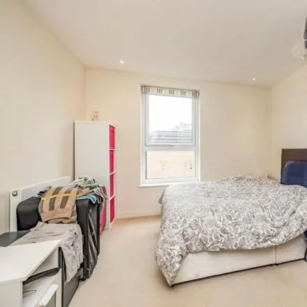 Image 5 - Owen Square, Watford, WD19 4FN, United Kingdom - Apartment for sale