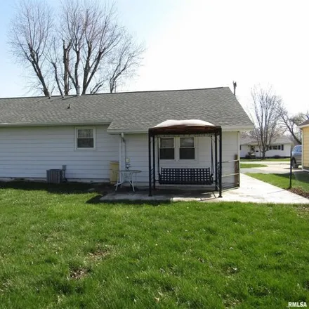 Image 5 - 1196 North Broadway Street, Lewistown, IL 61542, USA - House for sale