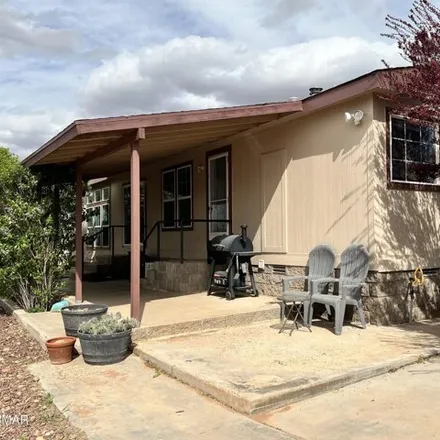 Buy this studio apartment on 653 Hereford Road in Taylor, Navajo County