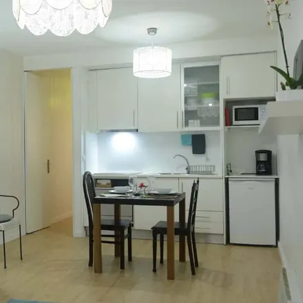 Rent this 1 bed apartment on Rua do Bonjardim 1010 in 4000-121 Porto, Portugal