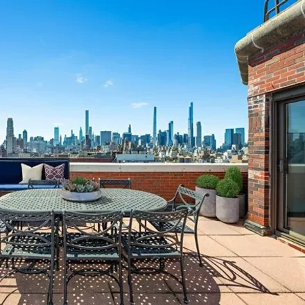 Rent this 3 bed condo on 124 East 79th Street in New York, NY 10075