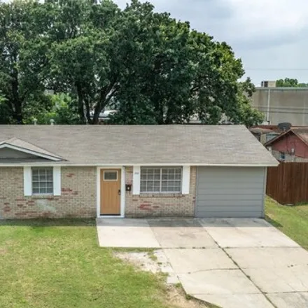 Buy this 3 bed house on 1528 Briarwood Drive in Mesquite, TX 75149