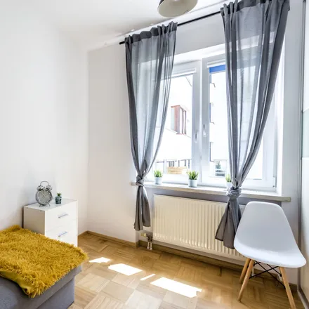 Rent this 5 bed room on Nowoursynowska 147 in 02-776 Warsaw, Poland