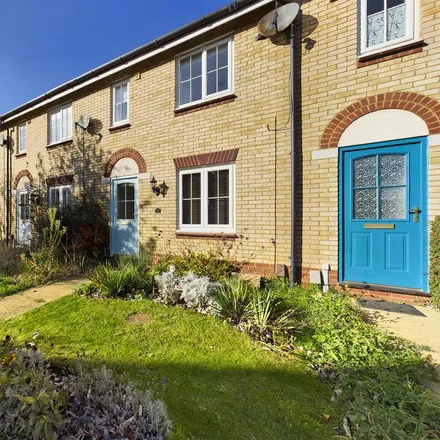 Rent this 2 bed townhouse on Goldfinch Drive in Cottenham, CB24 8XY