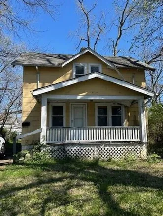 Buy this 2 bed house on 2263 Parkwood Avenue in Columbus, OH 43211