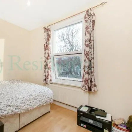 Image 3 - Gassiot Road, London, SW17 8HG, United Kingdom - Townhouse for rent