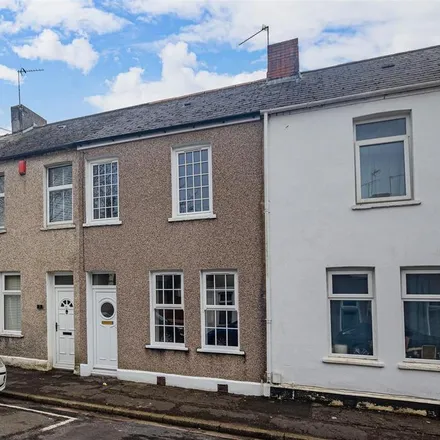 Rent this 3 bed townhouse on Daisy Street in Cardiff, CF5 1EP