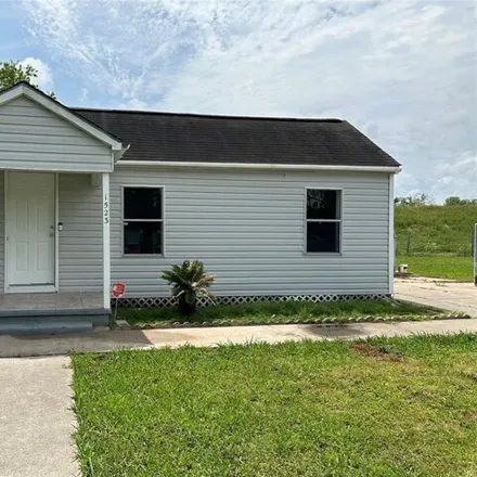 Image 1 - 1591 North Avenue F, Freeport, TX 77541, USA - House for sale