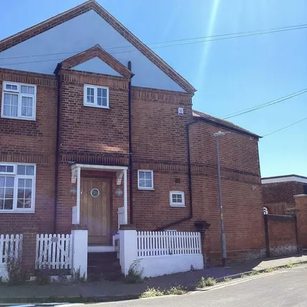 Rent this 3 bed duplex on 15 Crescent Road in Tendring, CO14 8EG