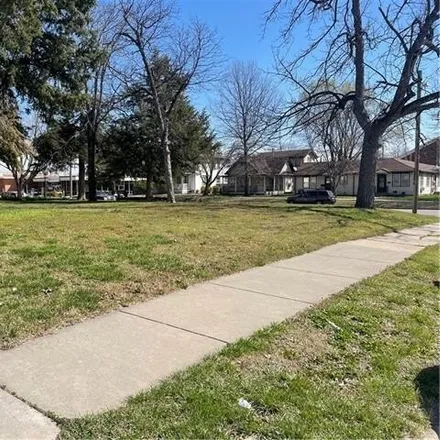 Image 6 - 129 East 5th Street, Ottawa, KS 66067, USA - House for sale