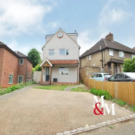 Rent this 4 bed house on Woodlands Avenue in Berkhamsted, HP4 2JH