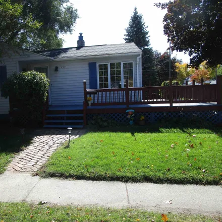 Buy this 2 bed house on 200 Elm Street in Bay City, MI 48706