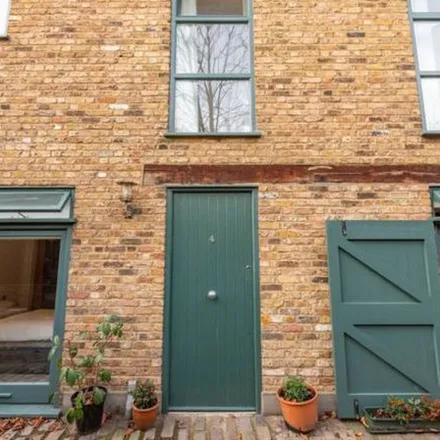 Image 5 - Prices Mews, London, N1 0SE, United Kingdom - Townhouse for rent