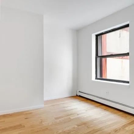 Image 4 - 661 9th Avenue, New York, NY 10036, USA - House for rent